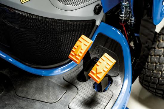 Kompakttraktor New Holland Boomer 25 C Zwei-Pedal-Steuerung