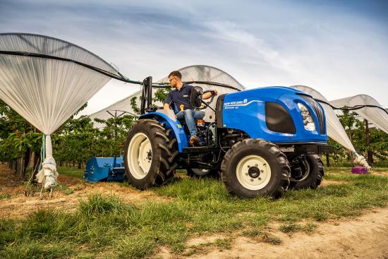 Boomer 40 Rops Stage V HST