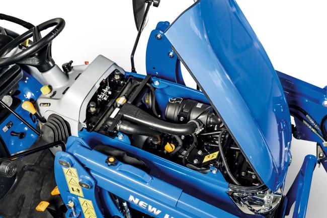 Kompakttraktor New Holland Boomer 25 C Blick auf den Motor