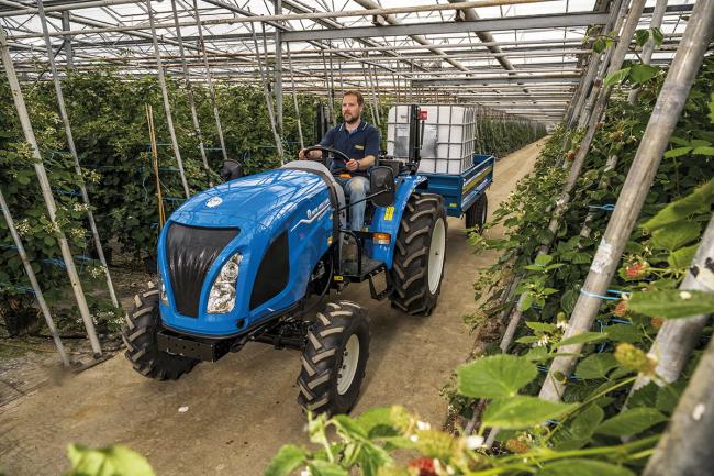 Boomer 40 Rops Stage V HST