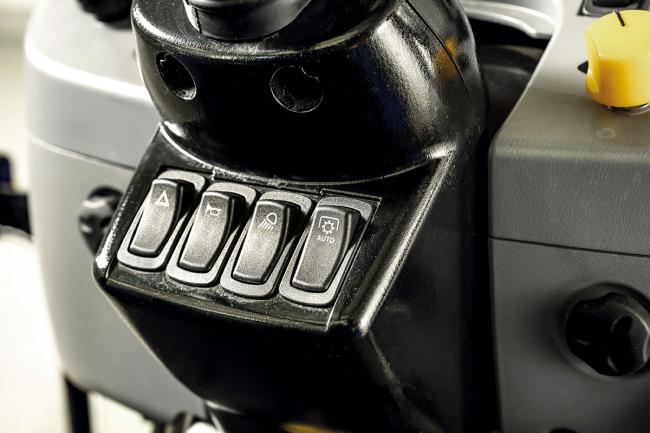 Boomer 40 Rops Stage V HST